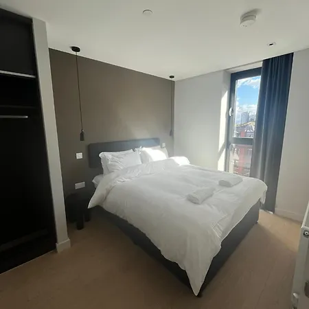 Luxury 2 Bedroom Apartment-3