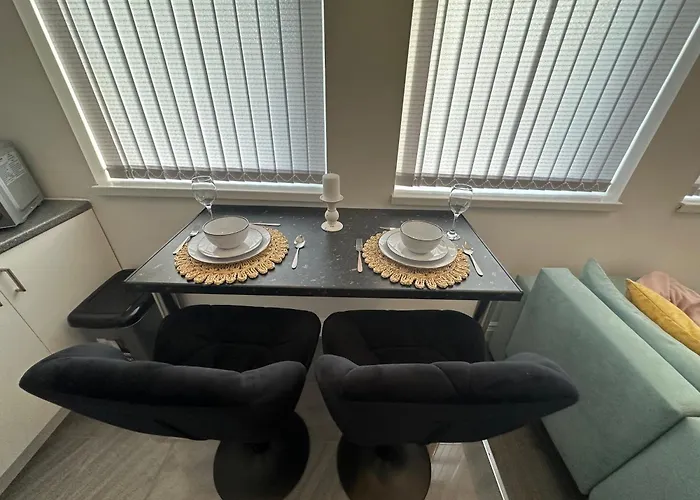 2 Bedroom Flat Close To City, City Stadium And Coop Arena